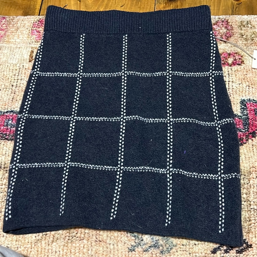 Square print sweater skirt!